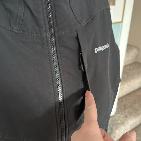Patagonia women’s light weight jacket sz L